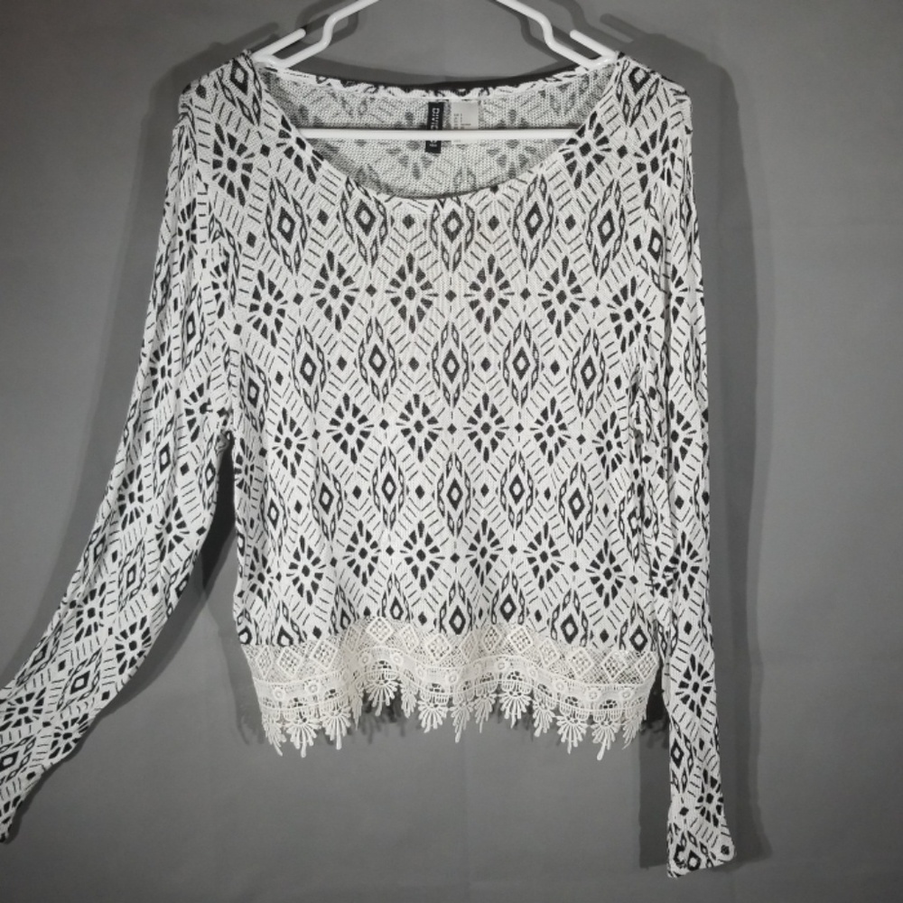 Knitted top with lace D21
